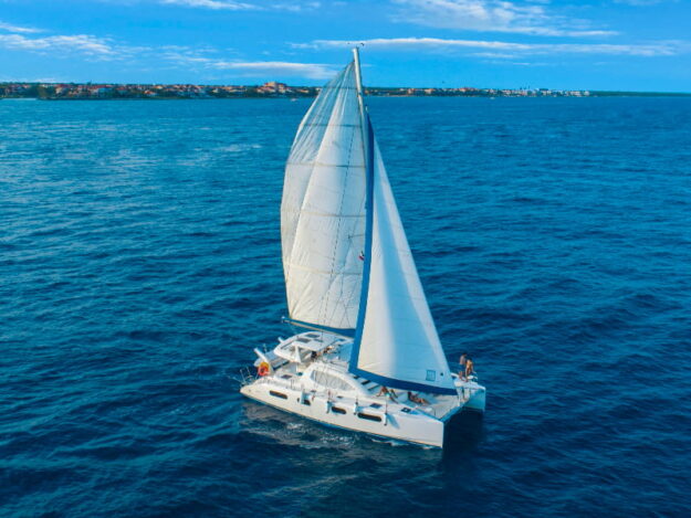 Luxury-Sailing-Snorkeling-Catamaran-00